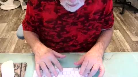 Snapshot of irishdudeloveoib chatting on 12/04/25, 11:57 Irishdudelove online show from 12/04/25, 11:57