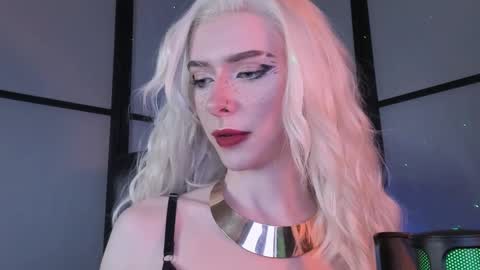 Snapshot of irisice chatting on 01/05/25, 10:40 Miss Iris Fansly Miss Iris new inst.  online show from 01/05/25, 10:40