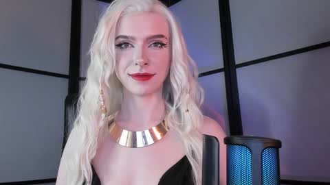 Snapshot of irisice chatting on 01/06/25, 10:37 Miss Iris Fansly Miss Iris new inst.  online show from 01/06/25, 10:37