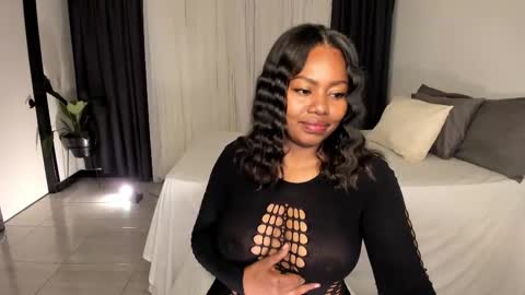 Snapshot of irismoon777 chatting on 10/18/25, 10:05 Rose online show from 10/18/25, 10:05