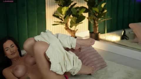 Maria online show from 09/12/25, 02:33