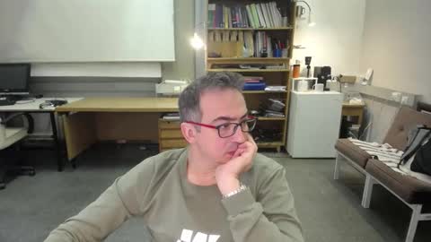 Snapshot of ironchrome chatting on 10/28/25, 07:12 IronChrome online show from 10/28/25, 07:12