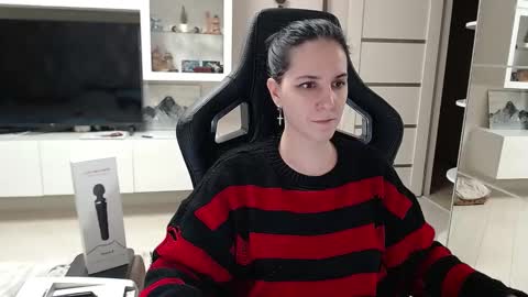 Snapshot of irwi_tomboy chatting on 12/20/24, 12:19 Irwi Tomboy online show from 12/20/24, 12:19