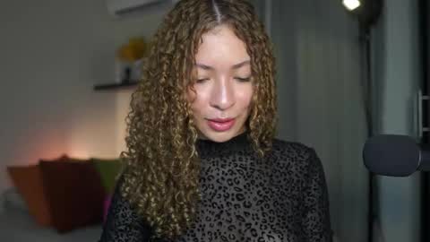 isa_____ online show from 09/14/25, 10:58