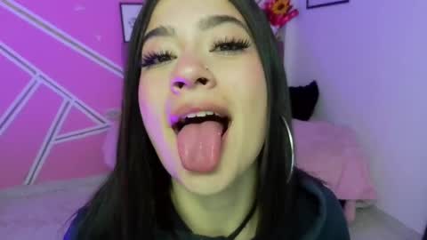 Snapshot of isa__rodriguez chatting on 05/19/26, 01:06 isa__rodriguez online show from 05/19/26, 01:06