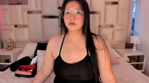 isa  rose online show from 10/22/25, 10:37