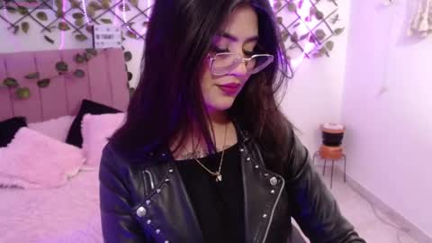 isabela online show from 11/12/25, 12:11