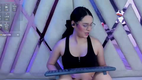 Snapshot of isa_doux chatting on 02/19/26, 03:02 Isa online show from 02/19/26, 03:02