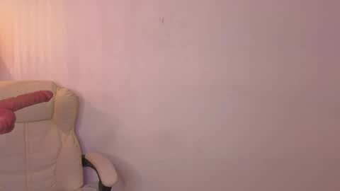 Snapshot of isa_dumont chatting on 04/21/26, 02:51 ISA online show from 04/21/26, 02:51