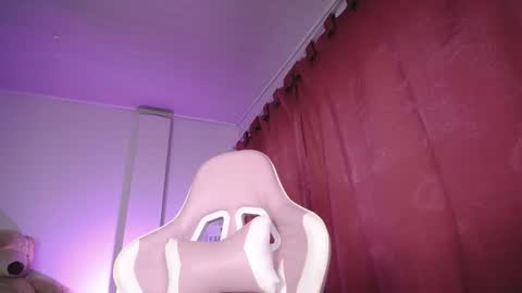 Isabella  online show from 11/05/25, 10:48