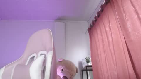 Isabella  online show from 12/02/25, 11:15