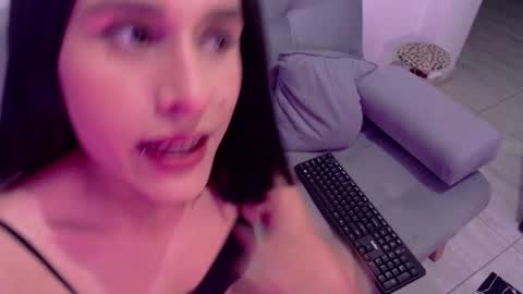 Snapshot of isa_hall chatting on 12/22/24, 01:45 Isabella Hall online show from 12/22/24, 01:45