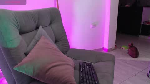 Isabella Hall online show from 01/13/26, 05:24