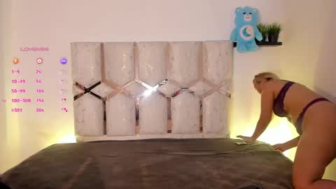 isa_klein online show from 05/19/26, 04:08