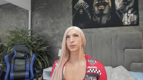 Isa Lancaster online show from 10/01/25, 08:15