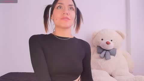 Snapshot of isa_laurentt chatting on 02/13/25, 06:05 Isabella Laurentt  online show from 02/13/25, 06:05