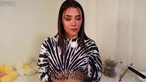 Isabella Laurentt  online show from 07/18/26, 07:50