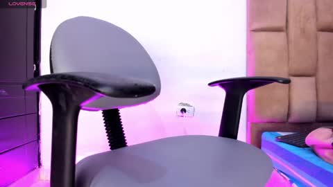 isa_lovestory online show from 04/15/26, 10:32