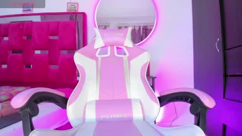 isa_lovestory online show from 04/21/26, 02:51