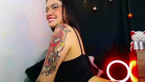 Snapshot of isa_maiden_ chatting on 12/30/24, 10:55       online show from 12/30/24, 10:55