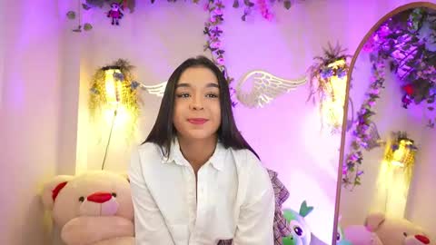 Isabella        online show from 11/25/25, 06:52