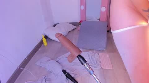 Snapshot of isa_redhair_ chatting on 01/18/25, 07:17 ....  Connection time 900 pm to 500 amRest days Wednesday and Saturday online show from 01/18/25, 07:17