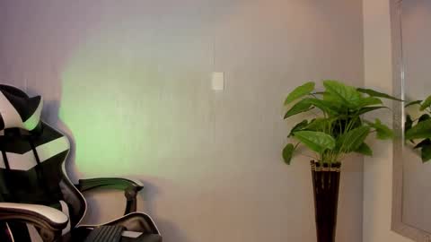 Isaac  online show from 12/04/25, 09:45