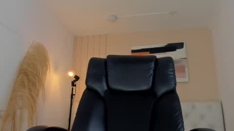 isaac_cryston online show from 11/06/25, 08:32