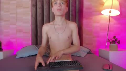 isaac_grey_ online show from 03/27/26, 07:24