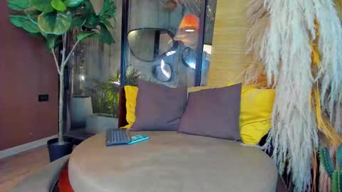 isaac_grimm online show from 12/01/25, 03:22