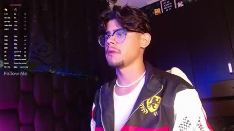 Snapshot of isaac_saenz chatting on 01/17/25, 10:34 Isaac Saenz. online show from 01/17/25, 10:34