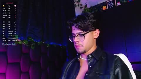 Snapshot of isaac_saenz chatting on 01/19/25, 02:15 Isaac Saenz. online show from 01/19/25, 02:15