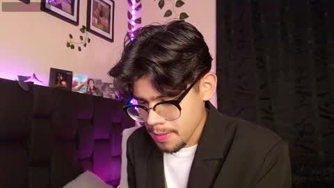 Snapshot of isaac_saenz chatting on 01/30/25, 11:13 Isaac Saenz. online show from 01/30/25, 11:13