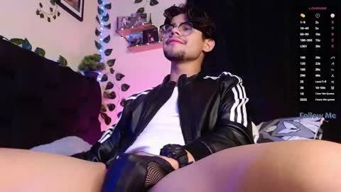 Snapshot of isaac_saenz chatting on 02/18/25, 10:25 Isaac Saenz. online show from 02/18/25, 10:25