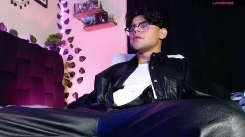 Snapshot of isaac_saenz chatting on 02/24/25, 11:52 Isaac Saenz. online show from 02/24/25, 11:52