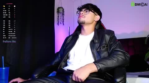 Snapshot of isaac_saenz chatting on 10/04/25, 11:03 Isaac Saenz. online show from 10/04/25, 11:03