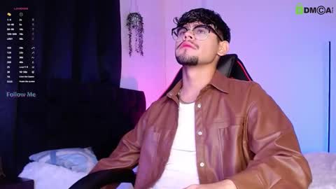 Snapshot of isaac_saenz chatting on 10/12/25, 11:15 Isaac Saenz. online show from 10/12/25, 11:15