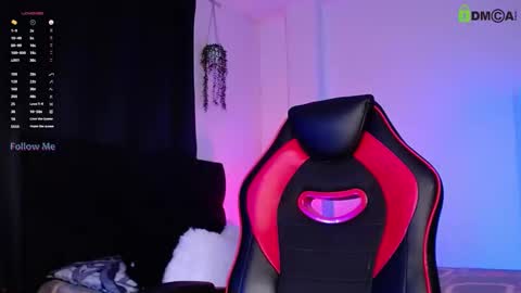 Snapshot of isaac_saenz chatting on 10/26/25, 10:15 Isaac Saenz. online show from 10/26/25, 10:15