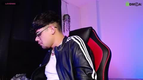 Isaac Saenz. online show from 11/06/25, 12:55