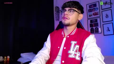 Isaac Saenz. online show from 12/04/25, 12:31