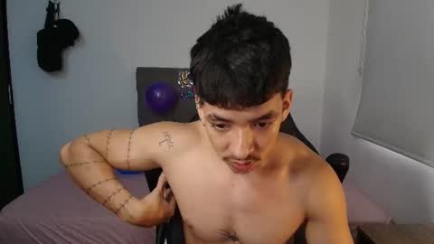 Snapshot of isaac_sttone01 chatting on 06/08/26, 10:43 muscle isaac online show from 06/08/26, 10:43