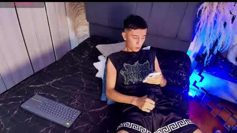 Isaac tan online show from 02/26/26, 04:44