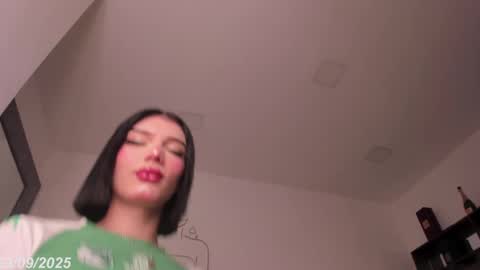Isabel online show from 09/23/25, 01:25