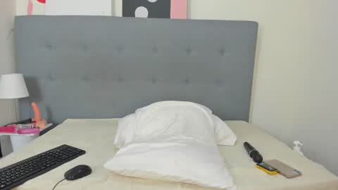 isabella online show from 02/19/25, 04:33