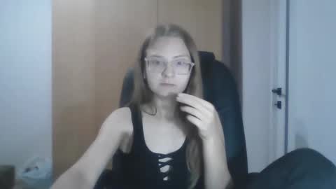 isabel_loveee online show from 09/30/25, 08:14