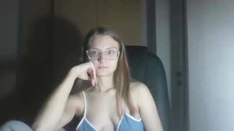 isabel_loveee online show from 11/07/25, 08:42