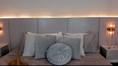 Isa online show from 09/19/25, 03:19