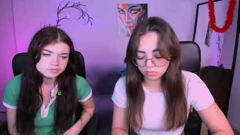 Snapshot of isabel_wave chatting on 11/17/25, 06:52 isabel online show from 11/17/25, 06:52