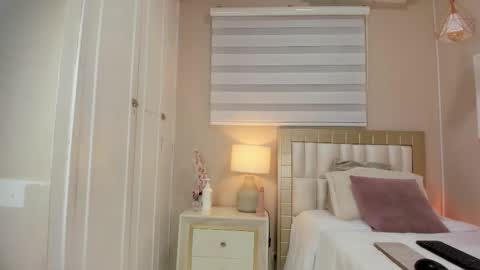 isabela__x online show from 03/23/26, 11:25