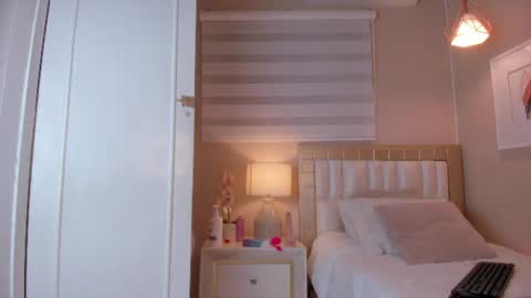 Snapshot of isabela__x chatting on 07/23/26, 11:41 isabela__x online show from 07/23/26, 11:41